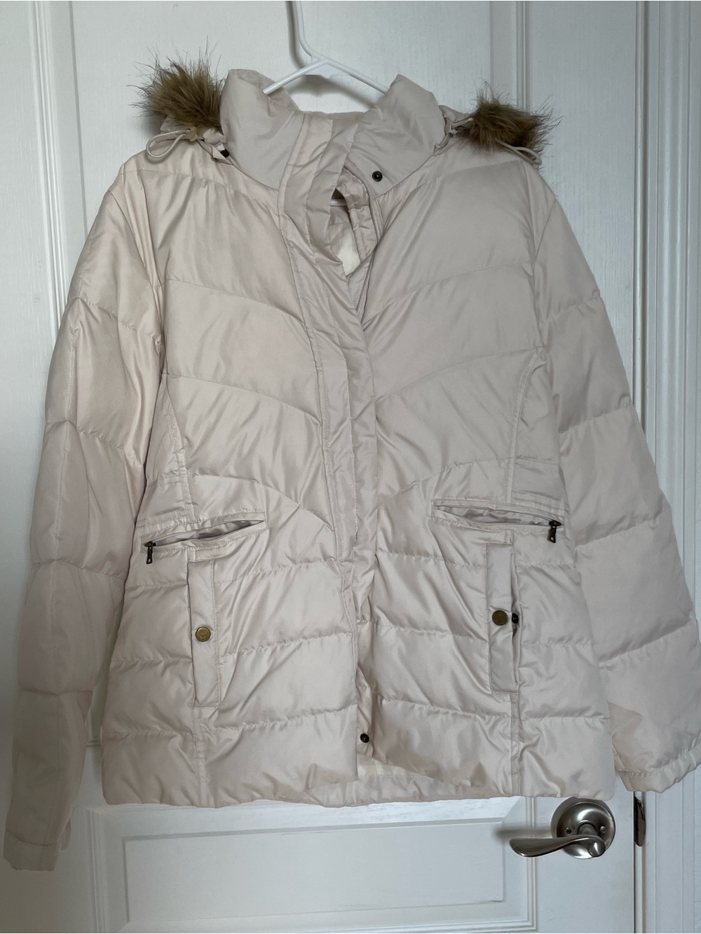 Women’s Cream Puffer Jacket with Faux-Fur Trim